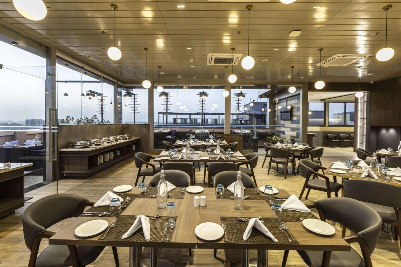 Ramee International Surat Hotel Exterior photo